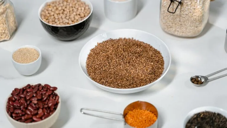 Soluble vs Insoluble Fibre: The Difference, and Which One You Need
