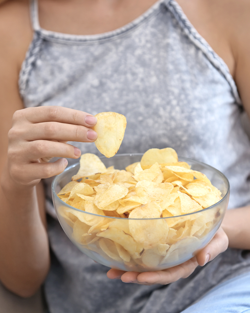 The slump — and the reach for a snack you didn’t plan.